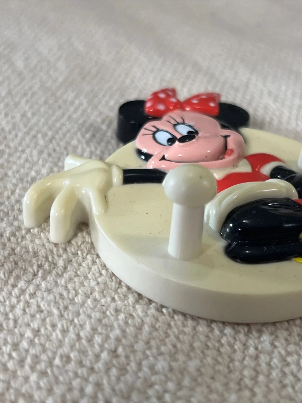 Vintage Disney Minnie Mouse Fridge Magnet hook pegs 1995 Disneyland Collectible